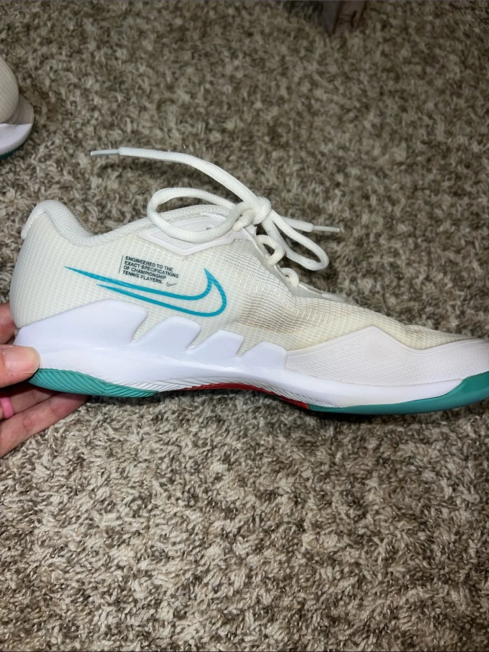 Nike Vapor Pro Tennis Shoes White Athletic Shoes with Teal & Red Swoosh Sz 8.5